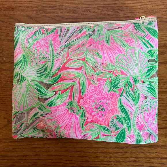 Lilly Pulitzer Beach Towel, Beach Day Pouch, and Champagne Flute Bundle - Picture 8 of 14